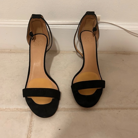 Tory Burch beautiful Suede Black Heels Sz 9.5 - Picture 4 of 4